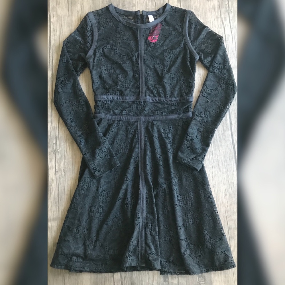 LONG SLEEVE LACE DRESS